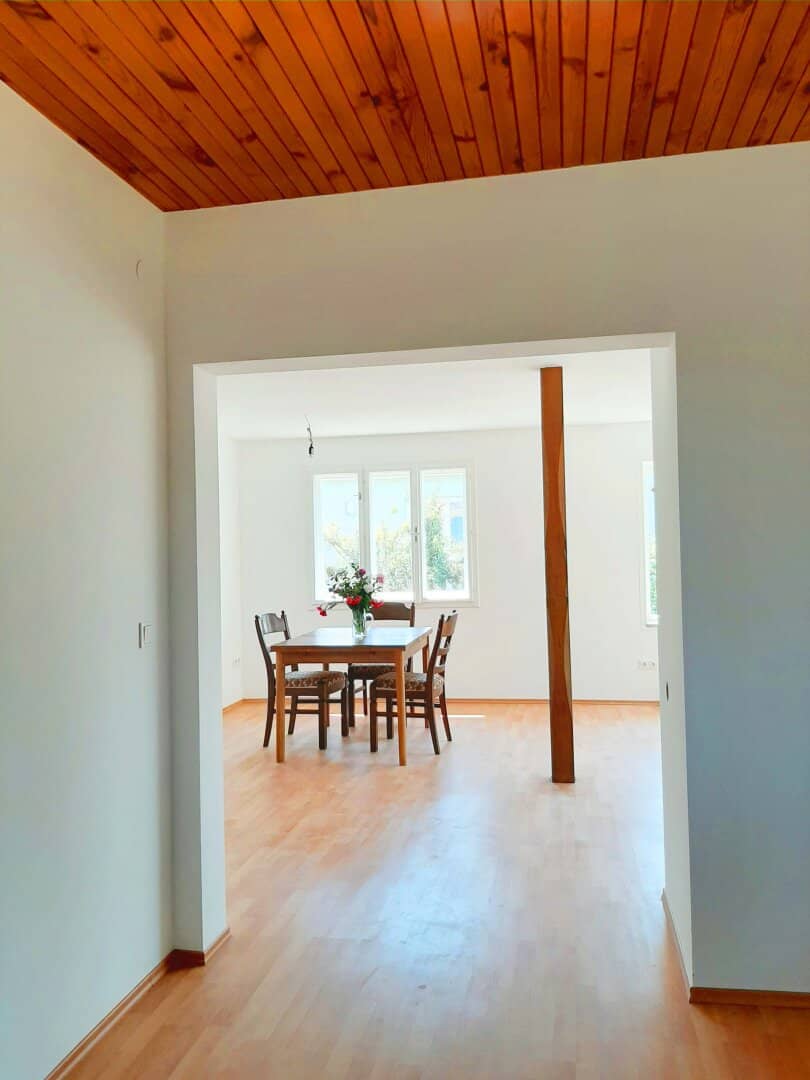 Renovated bungalow (partly furnished) | 4 bedrooms | garden | 2 parking spaces | Near Vienna I Ideal for expats, project teams / company rental possible