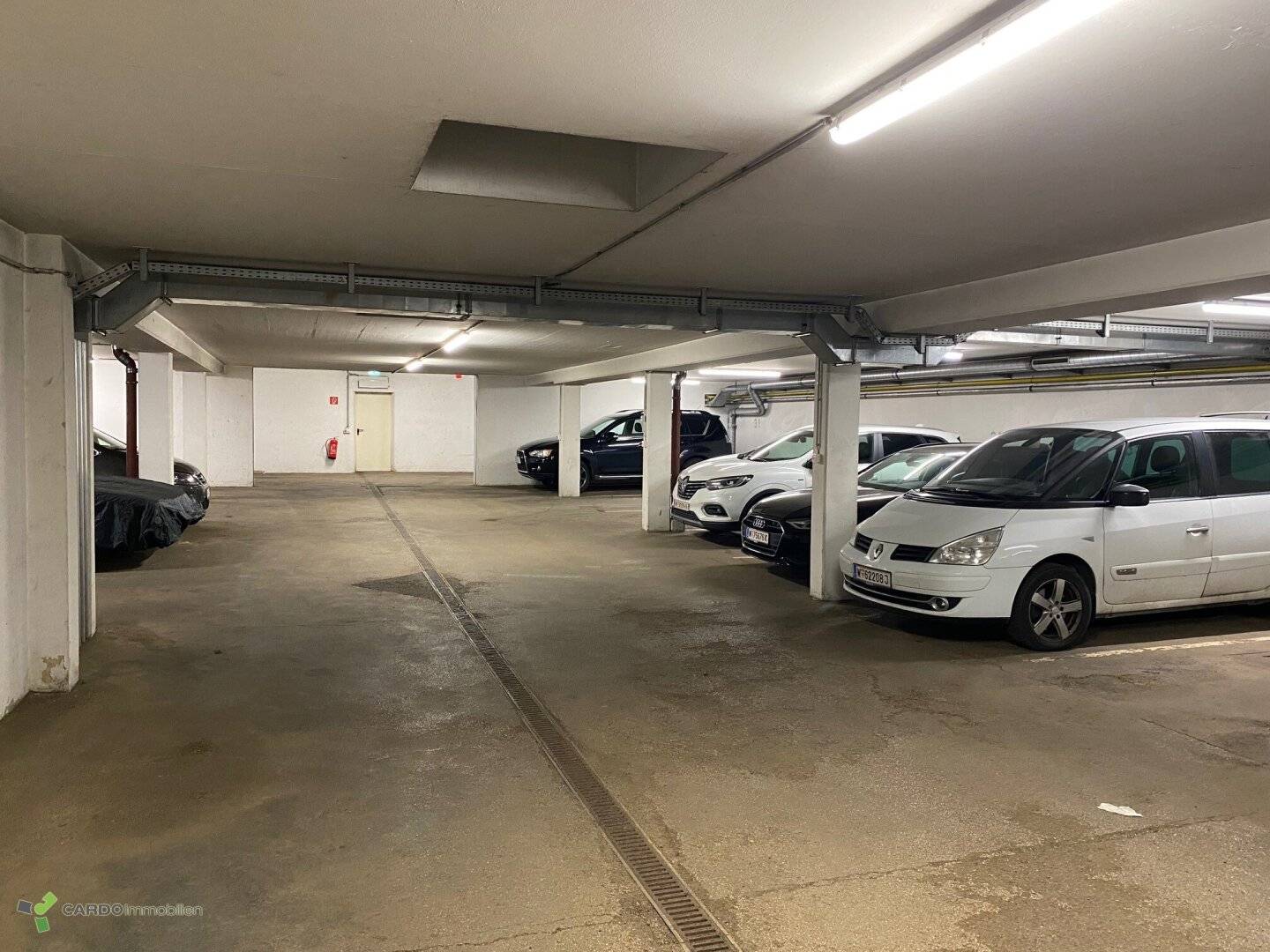 Garagenplatz Krottenbachstraße / Hugo Wolf Park
