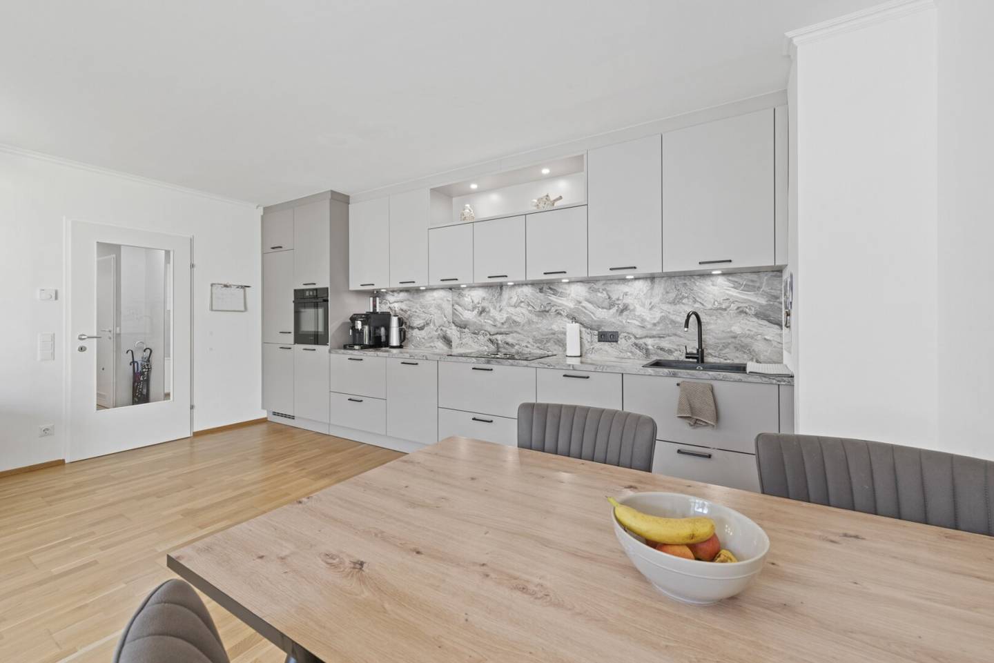 Lifestyle pur!! Moderne Dreizimmerwohnung mit Balkon, Dachpool &amp; Fitnessbereichm Sauna und Tiefgaragenplatz