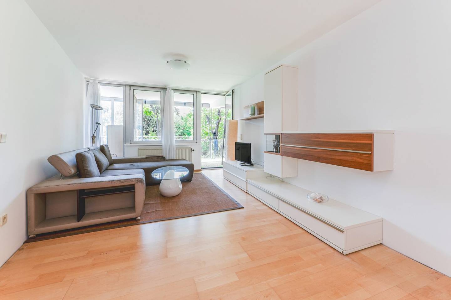 Newly built apartment with view of greenery and 3 loggias