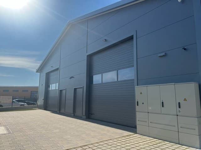 Neuwertiges Hochregallager 112-226m² in Strasshof,  Stellplatz, Schnellbahn-Nähe, 10€/m²