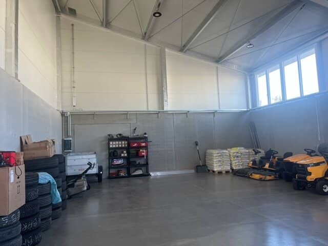 Neuwertiges Hochregallager 112-226m² in Strasshof,  Stellplatz, Schnellbahn-Nähe, 10€/m²