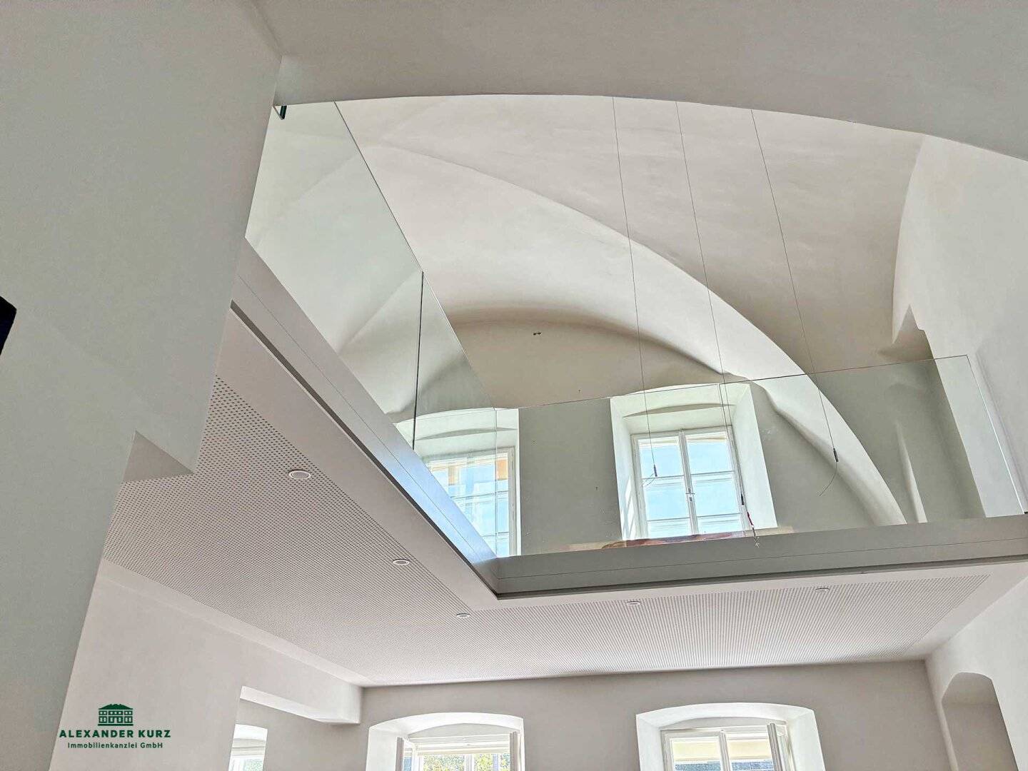 Exclusive office with gallery and view in central city location