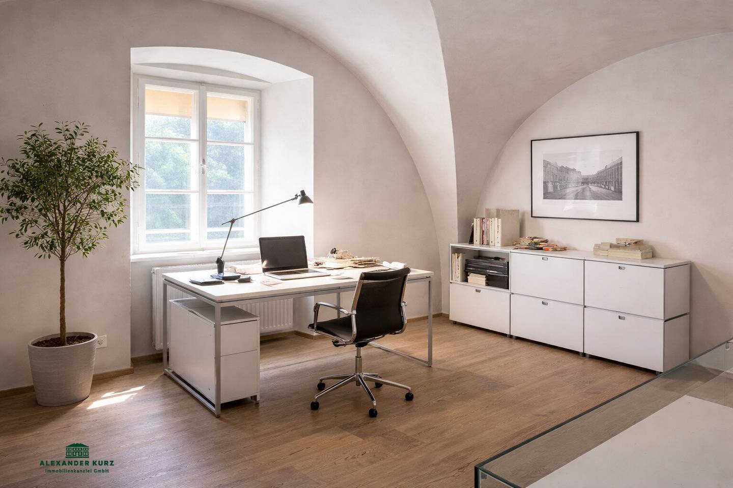 Exclusive office with gallery and view in central city location
