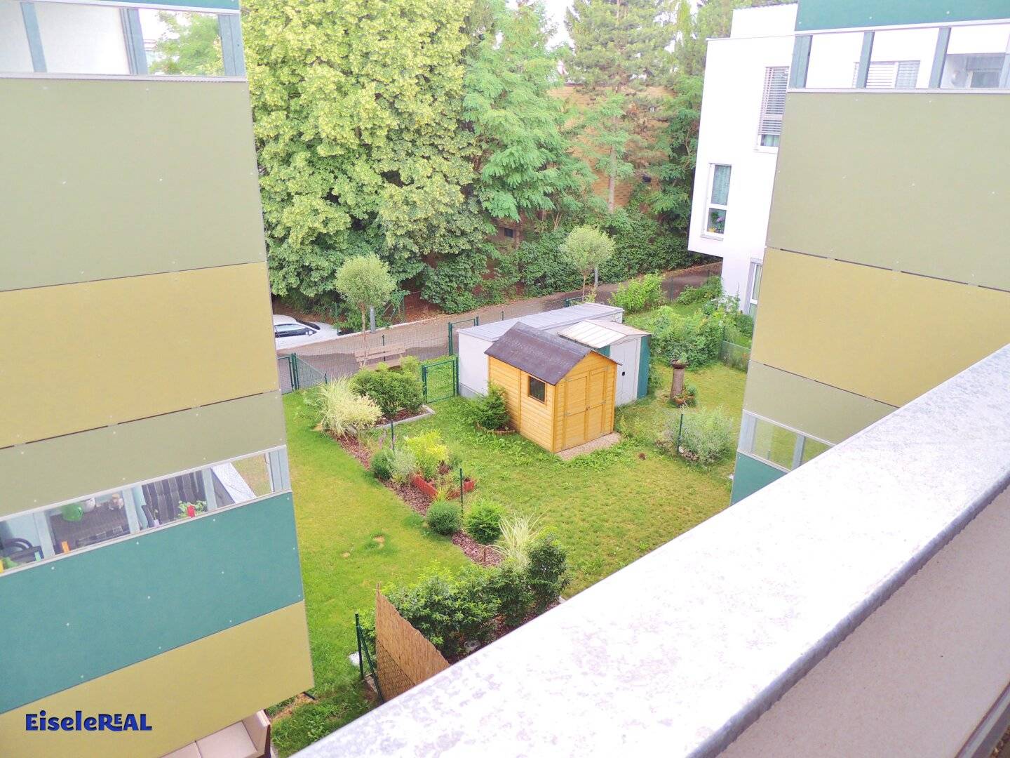 hochwertige 2 Zimmer Wohnung - Balkon - zzgl. Garage