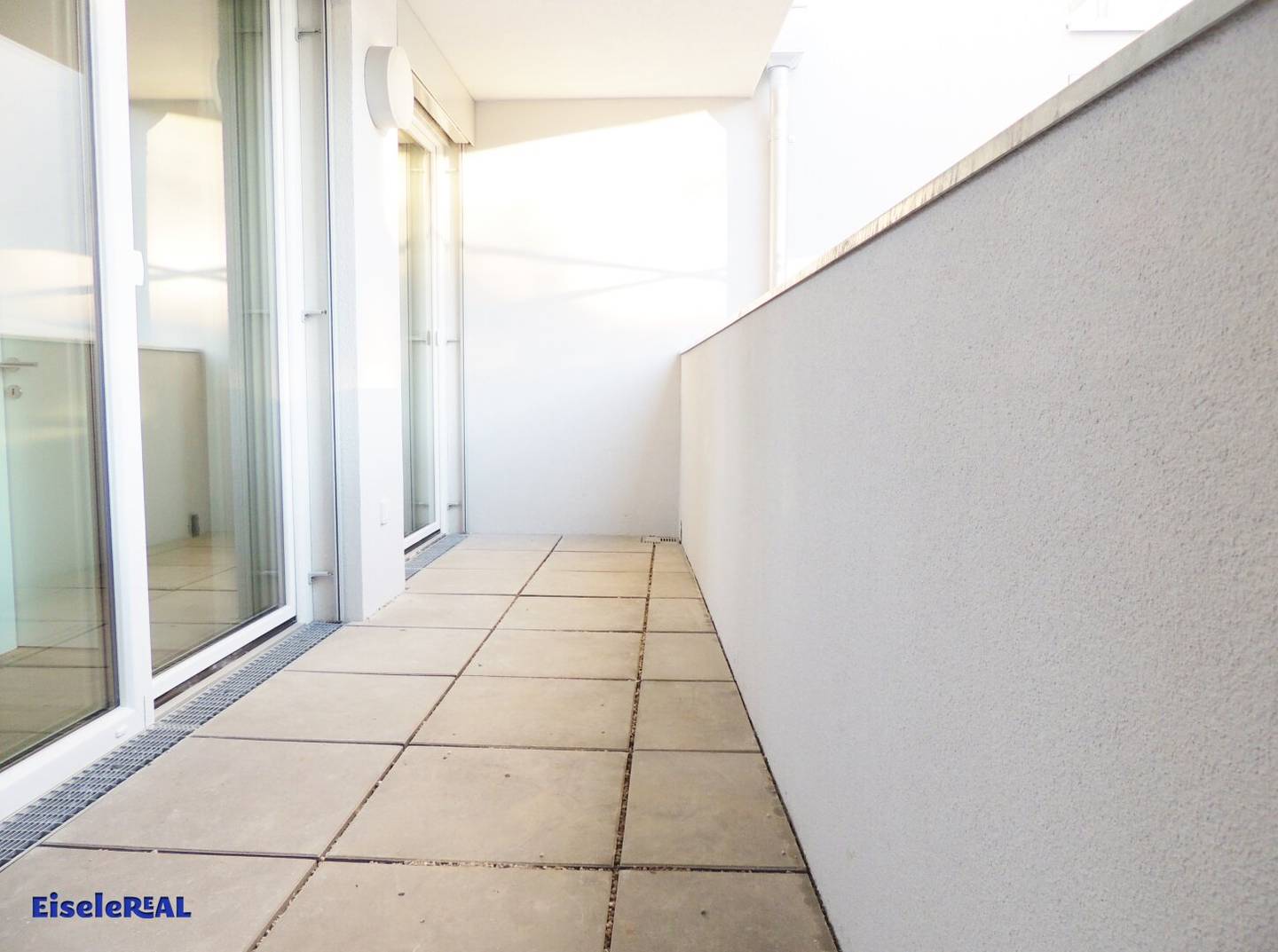 hochwertige 2 Zimmer Wohnung - Balkon - zzgl. Garage
