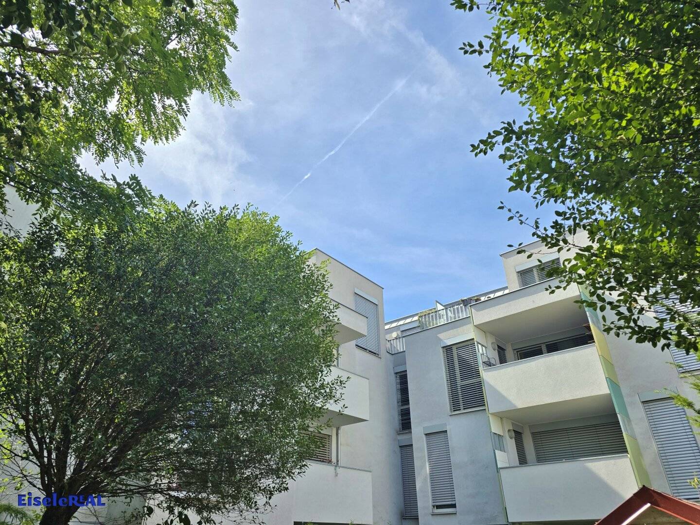 high quality 2 room apartment with balcony plus garage