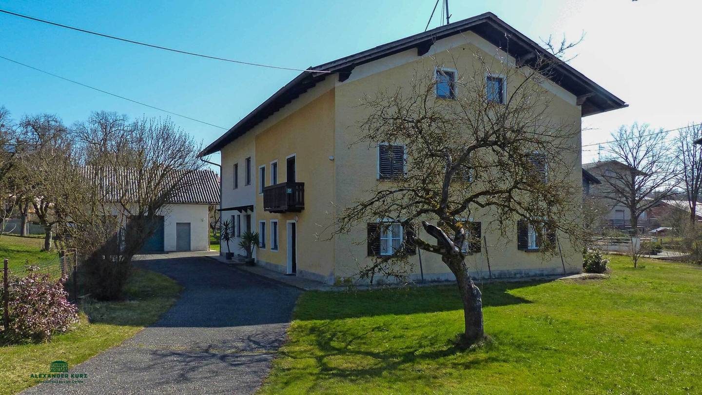 Large plot in prime location in Braunau/Ranshofen with well preserved older building