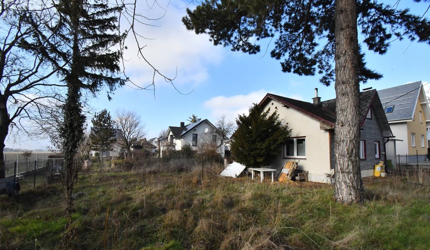 Dream building plot ideal for developers, families and investors