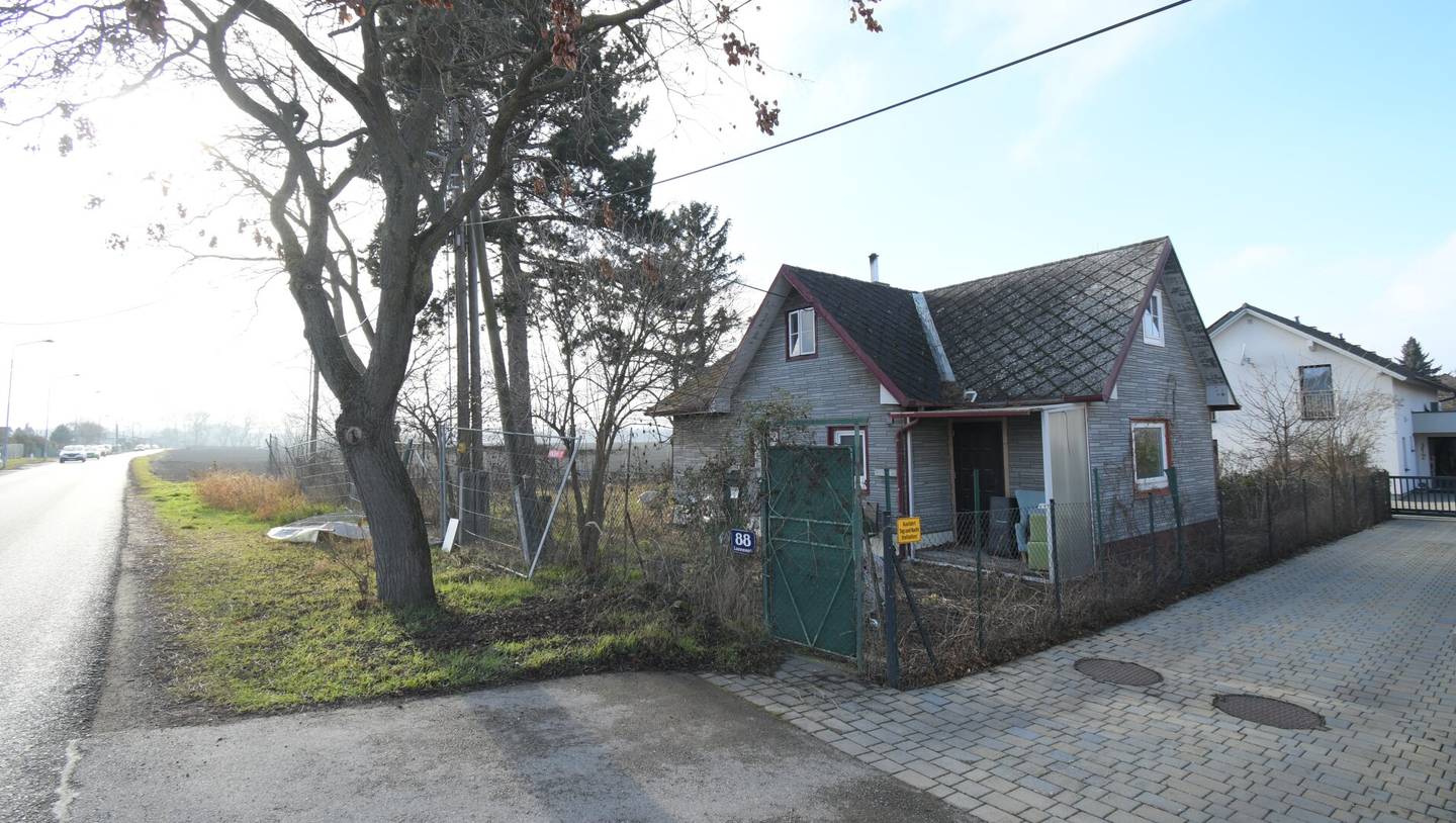 Dream building plot ideal for developers, families and investors