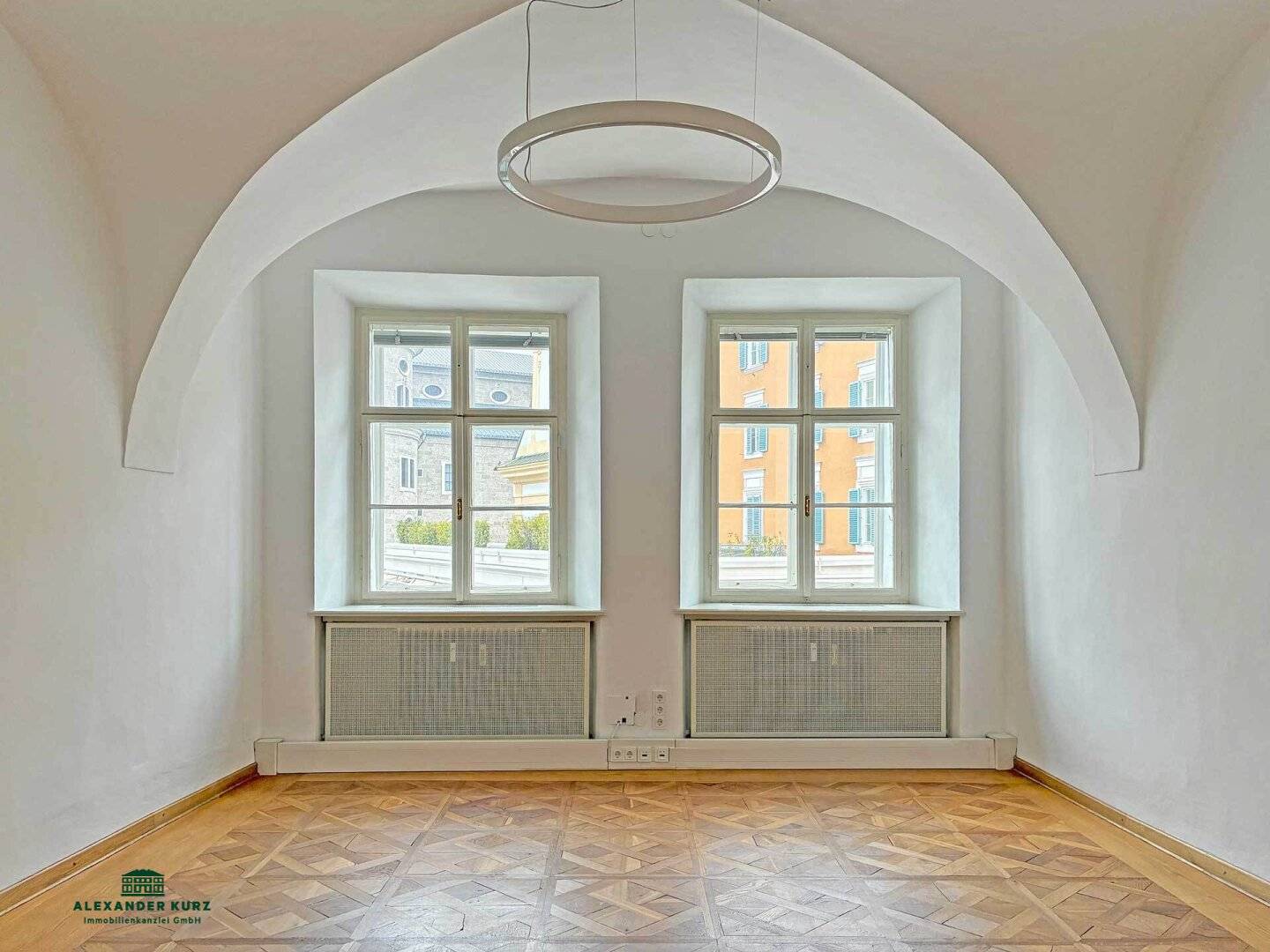 Representative Office/Studio in a Prominent Old Town Location
