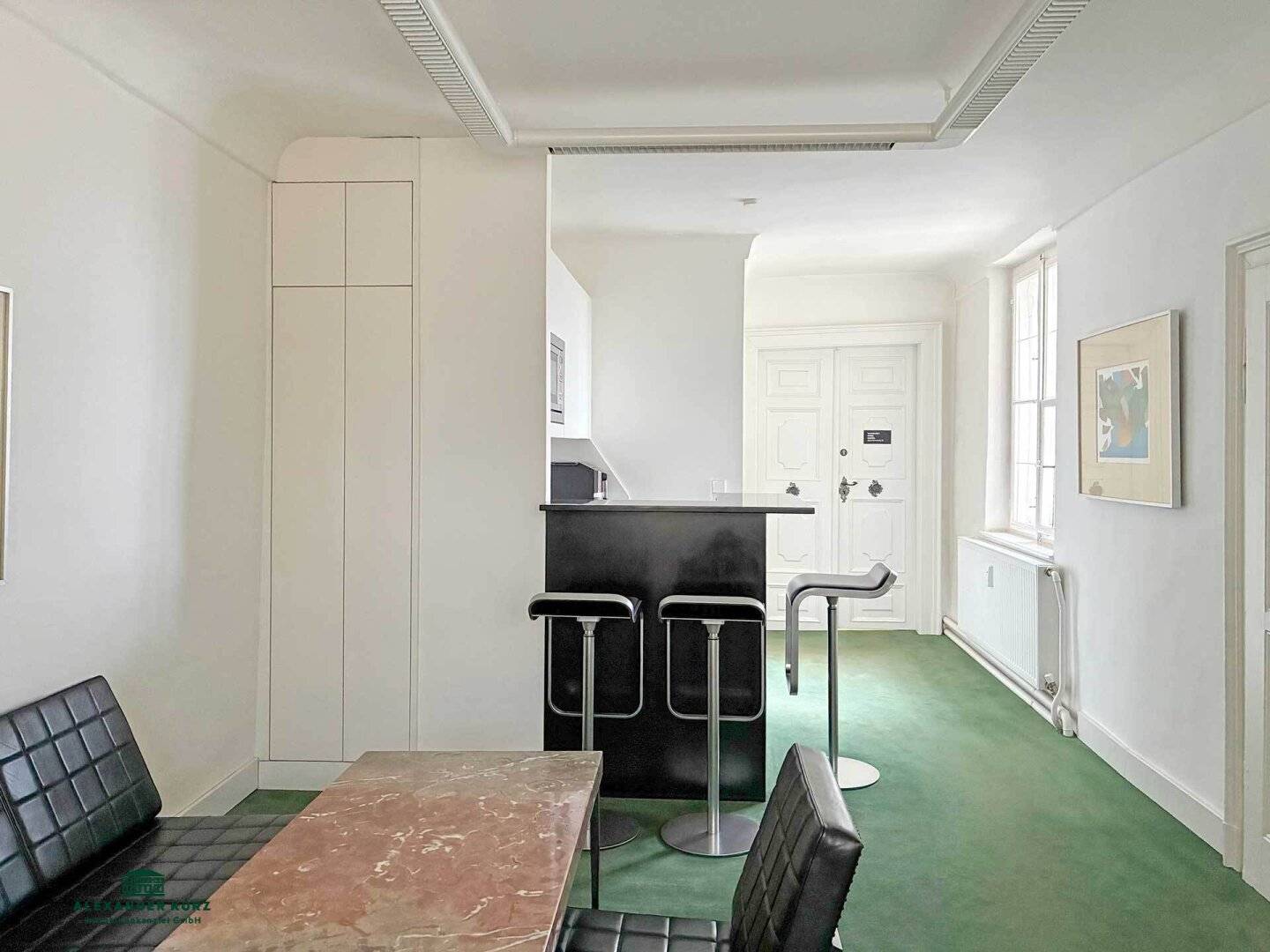 Representative Office/Studio in a Prominent Old Town Location