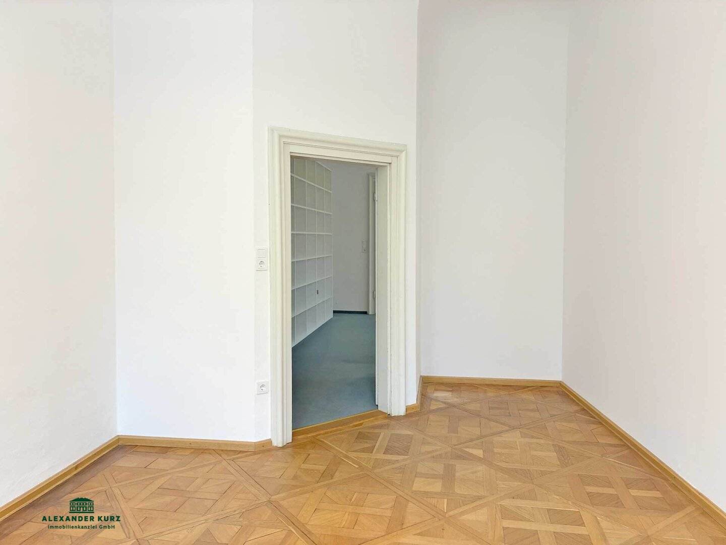Representative Office/Studio in a Prominent Old Town Location
