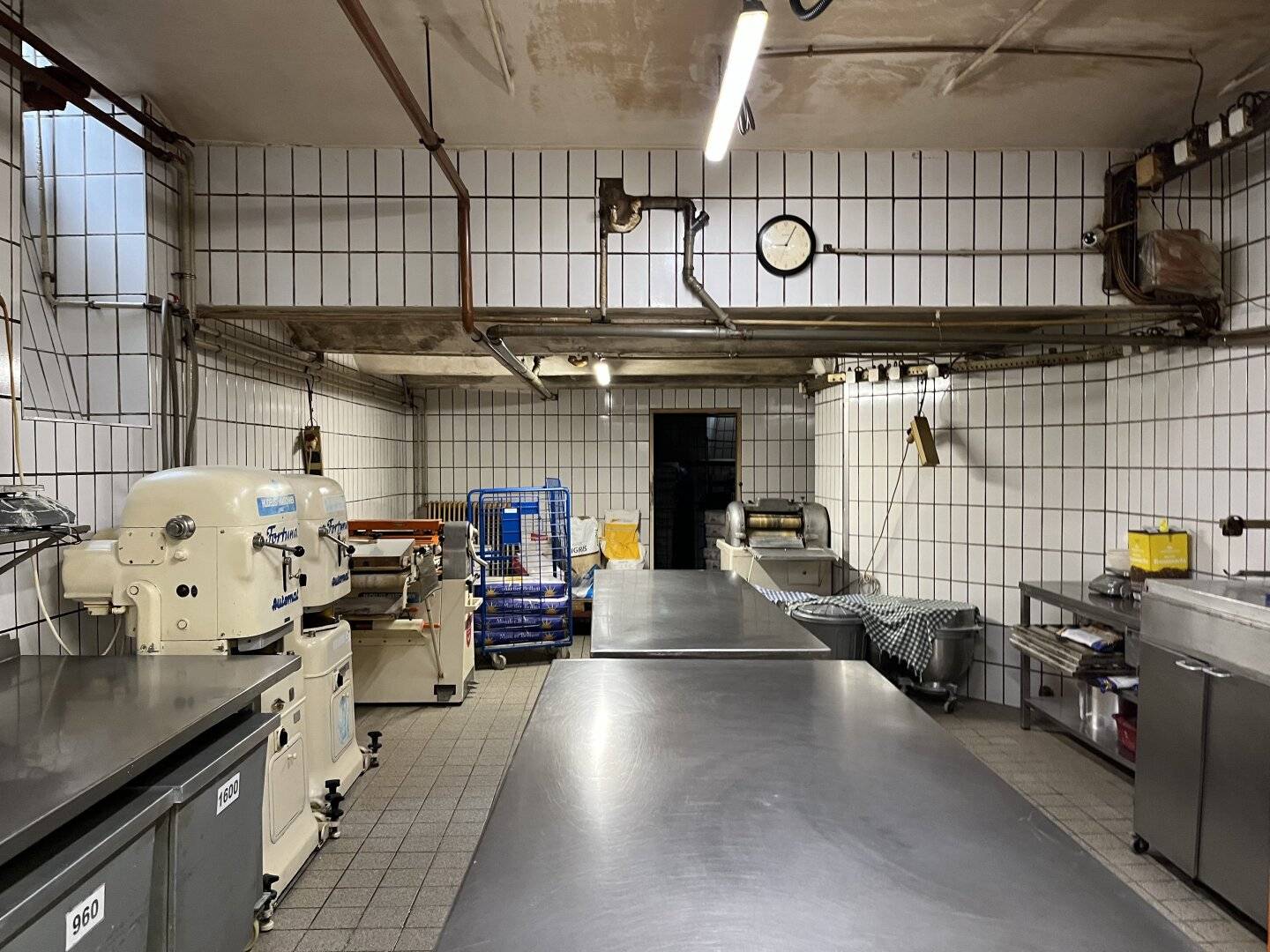 Fully equipped bakery also suitable as a production site for catering, delivery kitchens and more