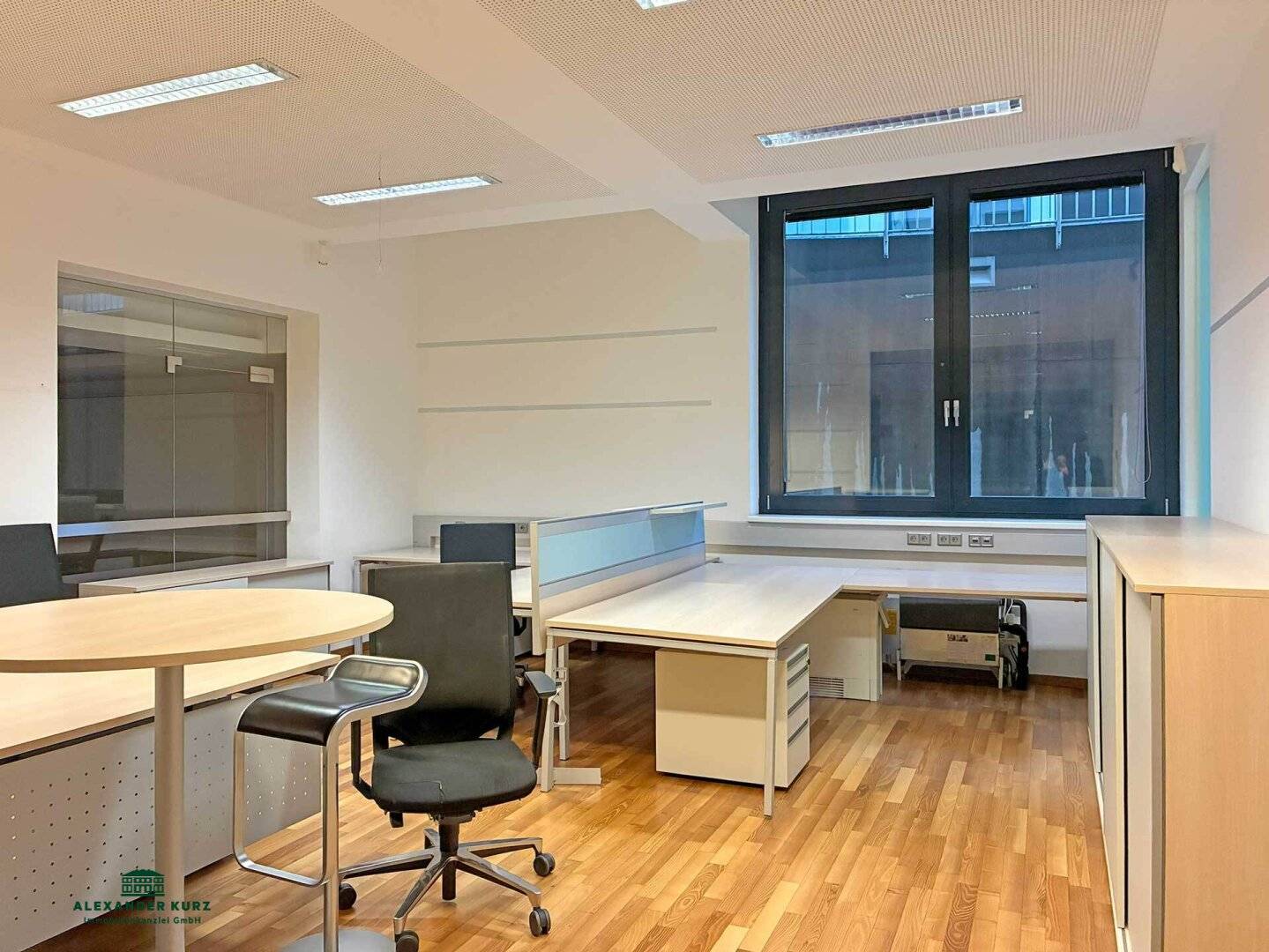 Modern spacious office space, 2 parking spaces included