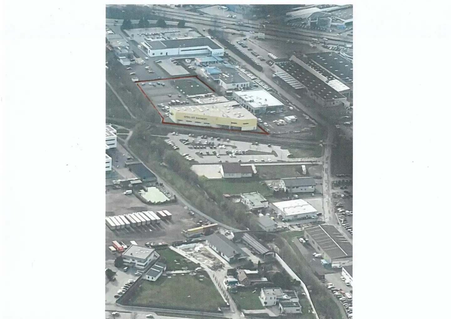 8808m² commercial building land with operational building and undeveloped building plot, many parking spaces in the Eisenstadt commercial area