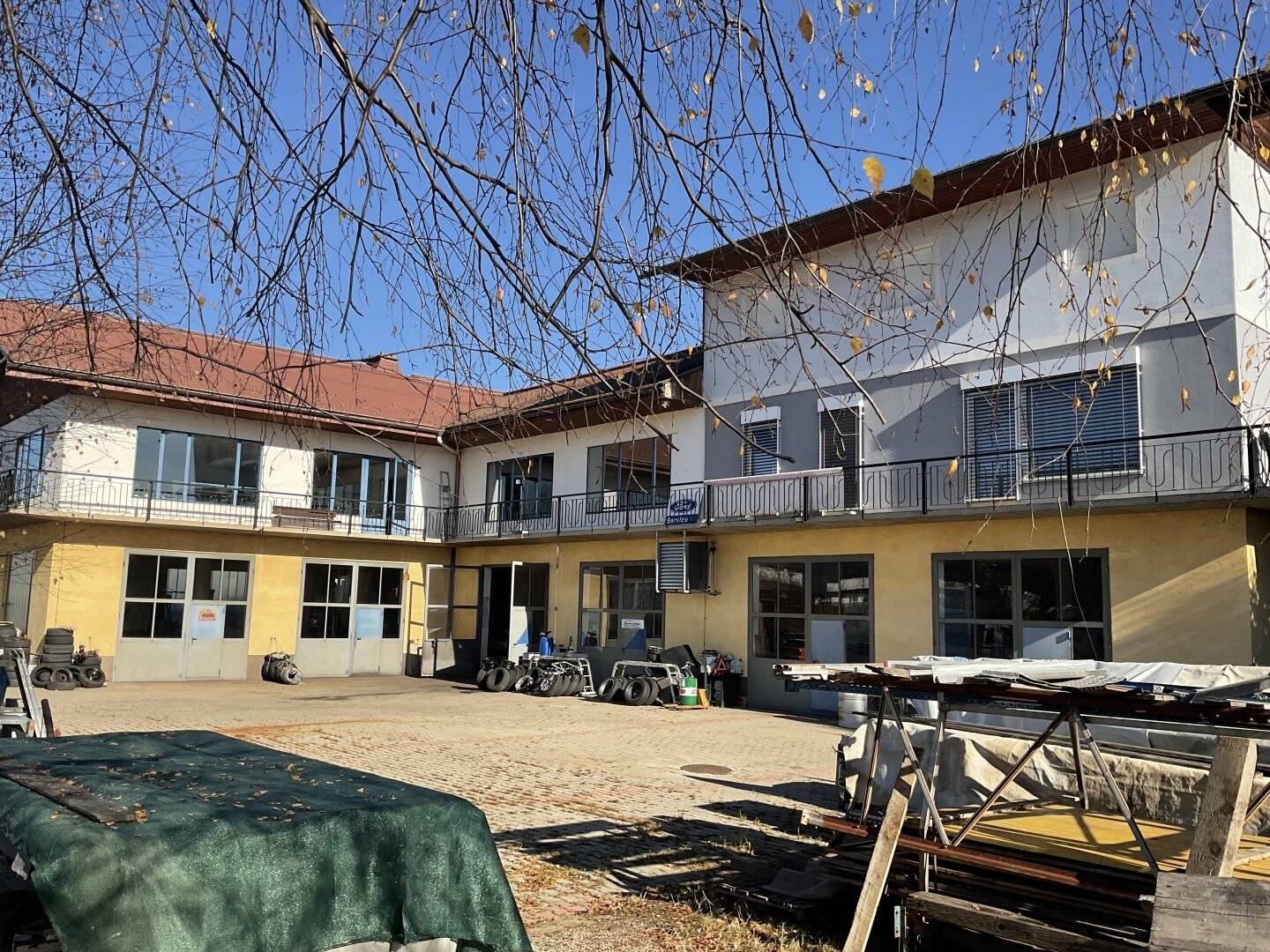 Commercial property in Althofen: Your car workshop with a newly built residential house in a perfect location - rent with option to purchase