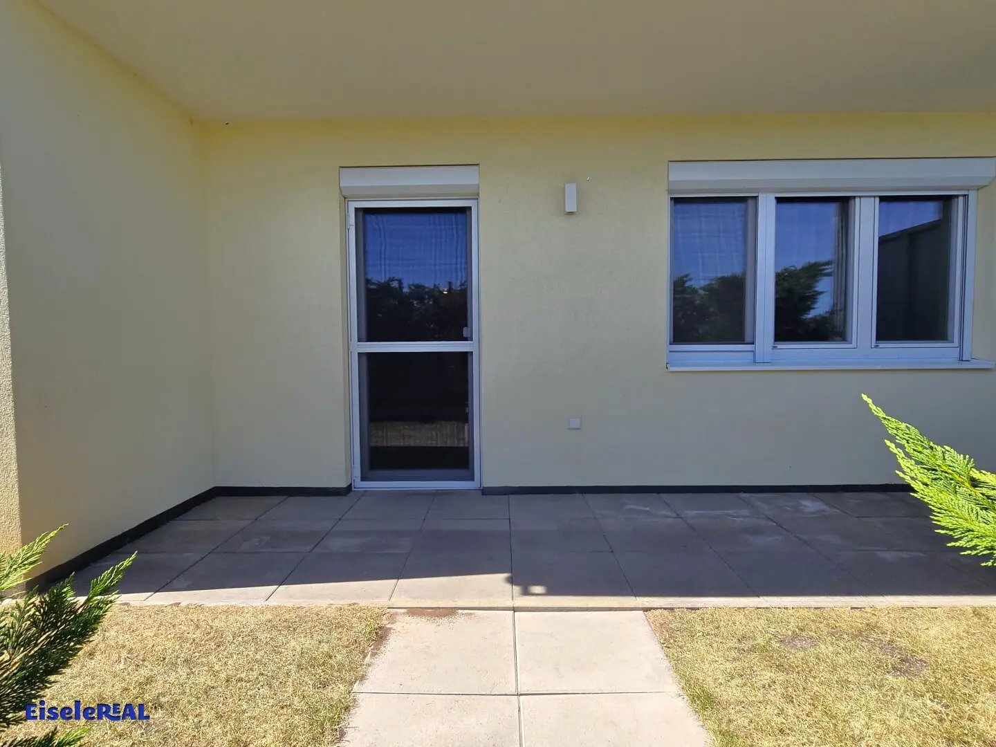 Corner garden cooperative apartment in Strasshof