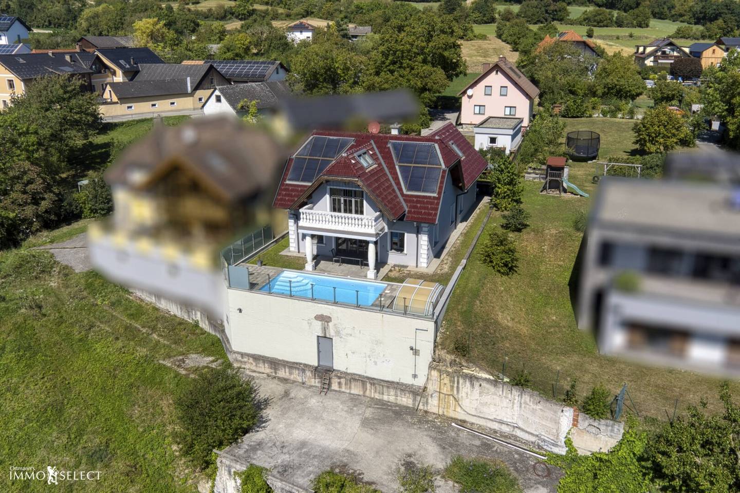 Exclusive home with pool and dreamlike Danube panorama