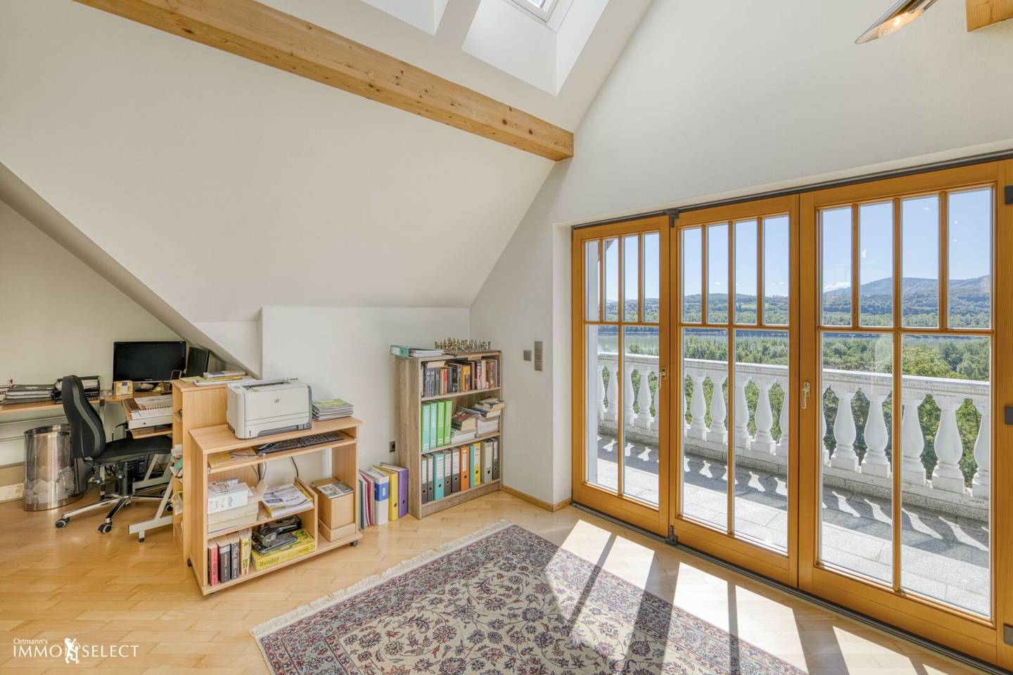 Exclusive home with pool and dreamlike Danube panorama