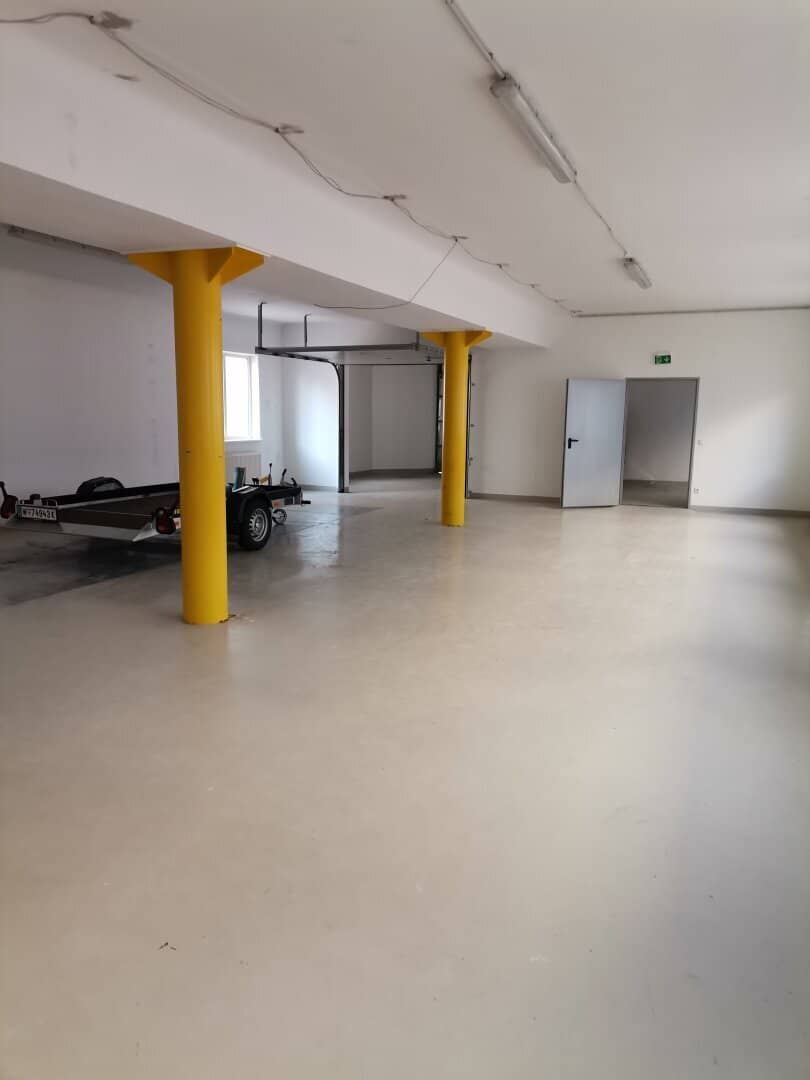 Commercial property for dust-free production 1271m² fully renovated, parking spaces, extremely conveniently located, divisible