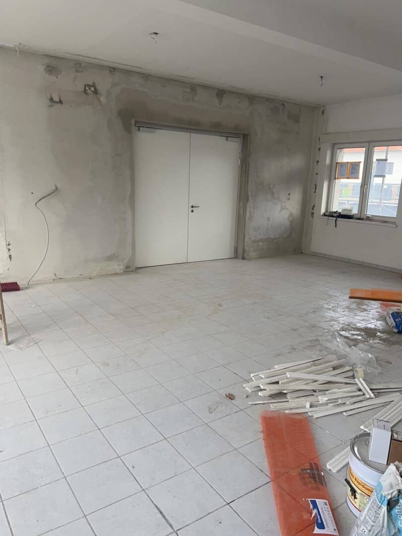 Commercial property for dust-free production 1271m² fully renovated, parking spaces, extremely conveniently located, divisible