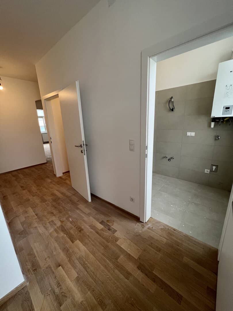 Modern 2-room first-occupancy apartment with elevator and bathroom with window in 1160 Vienna, 55m²