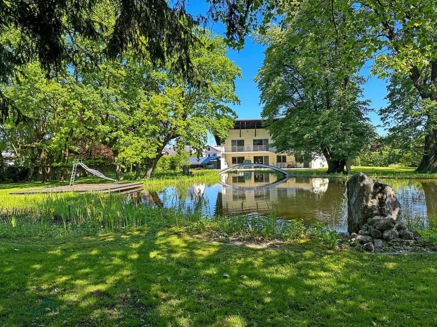 Exclusive Villa with Park