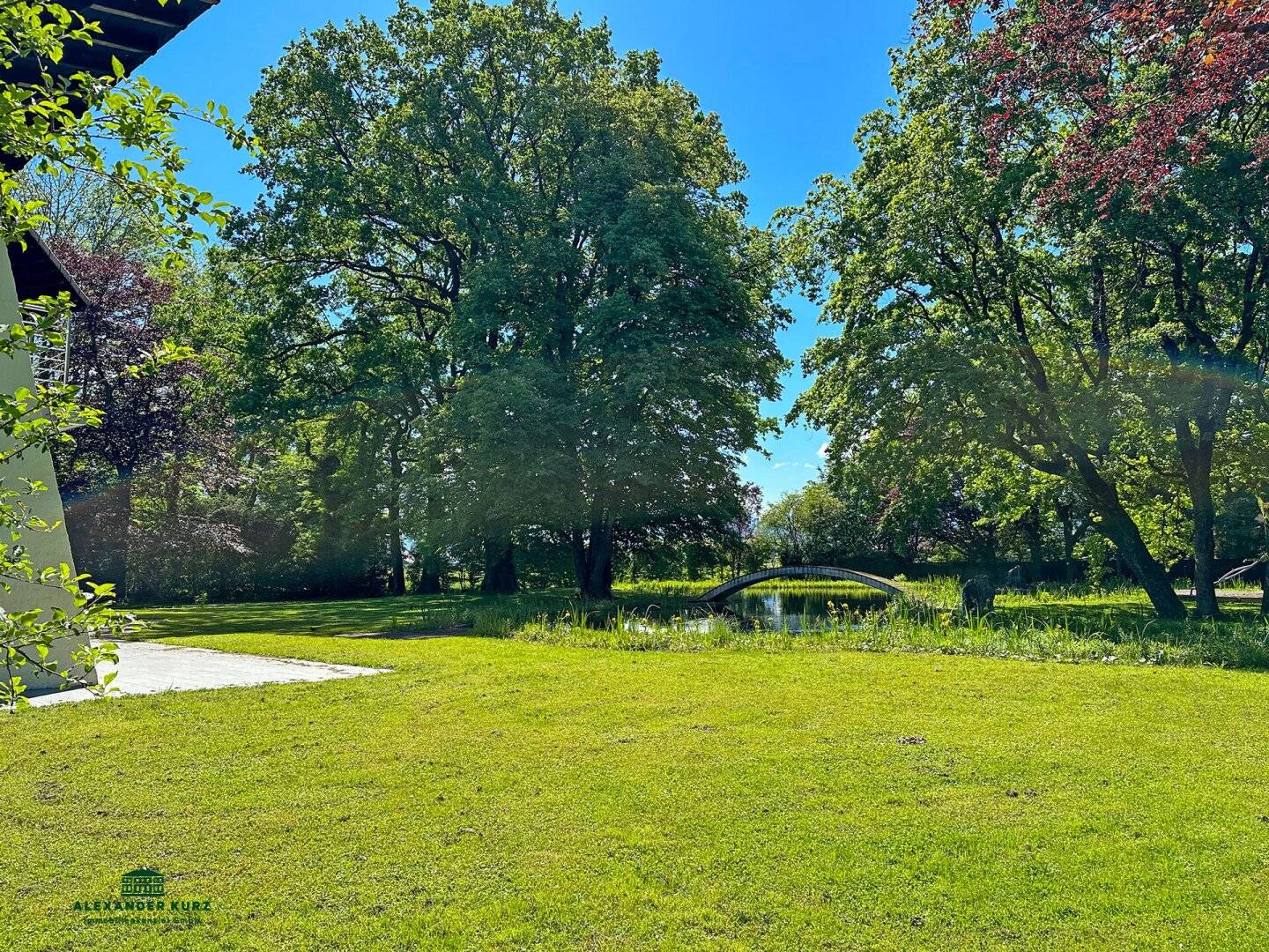 Exclusive Villa with Park
