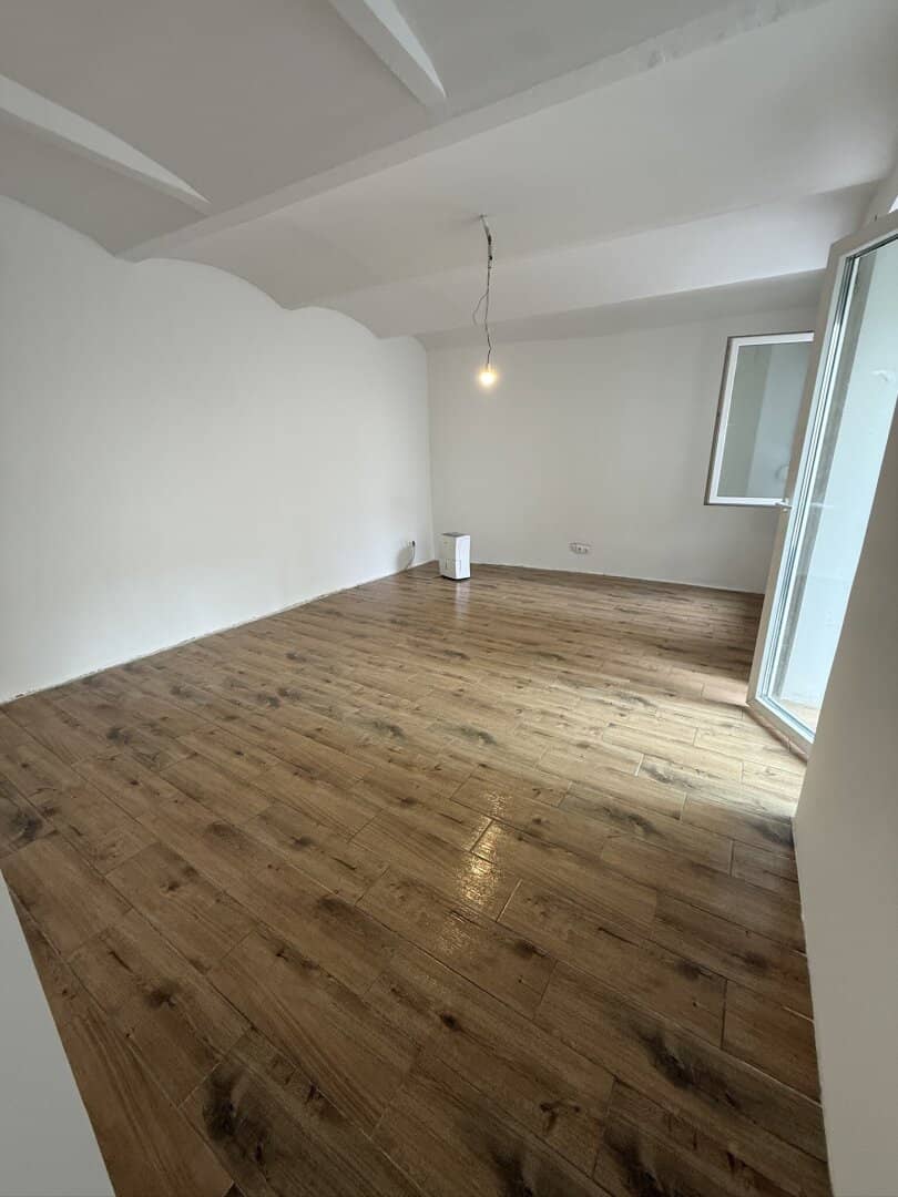 Small office/warehouse with small terrace