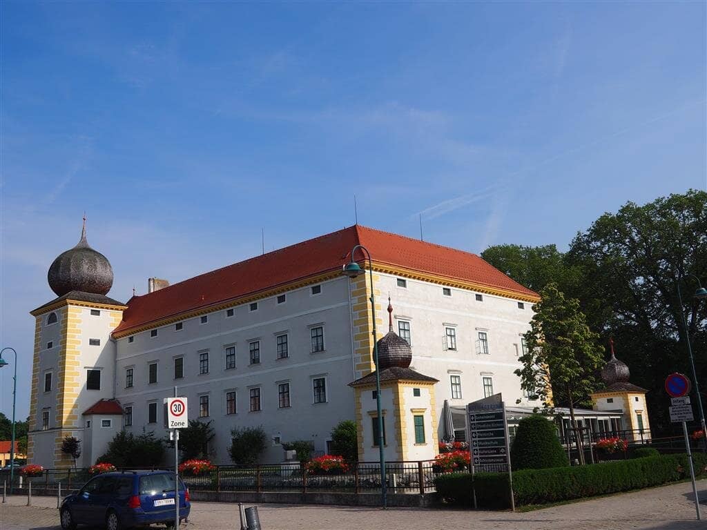 DACHGESCHOZSWOHNUNG MIT TERRASSE IM ZENTRUM VON KOTTINGBRUNN