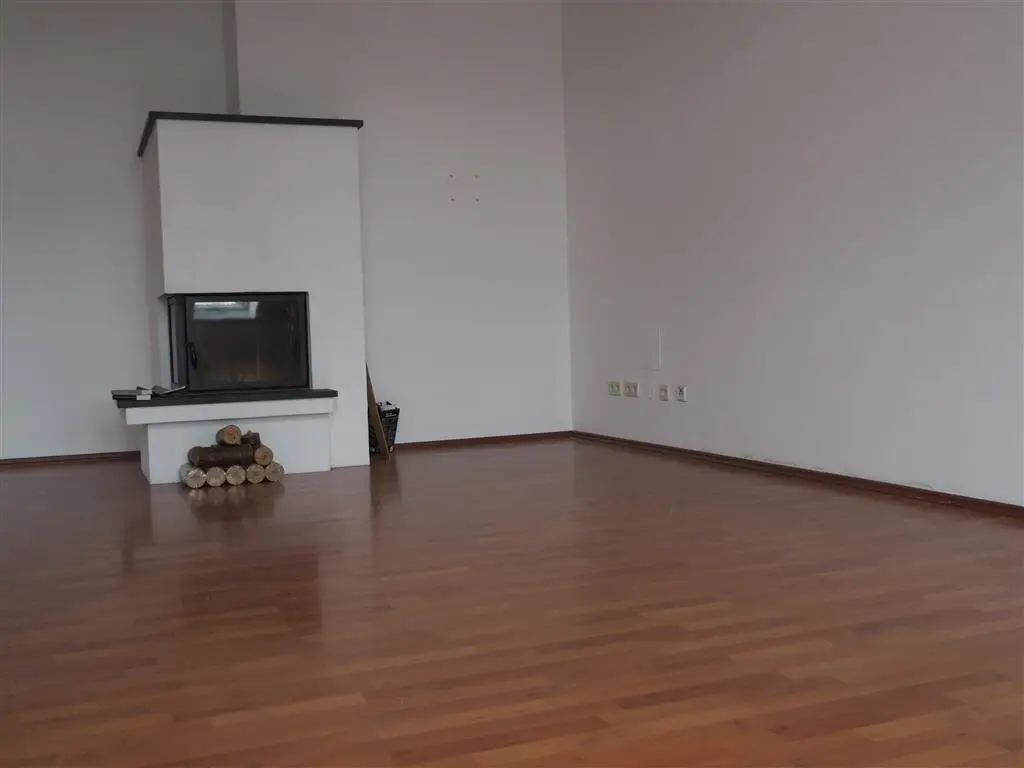 ATTIC APARTMENT WITH TERRACE IN THE CENTRE OF KOTTINGBRUNN