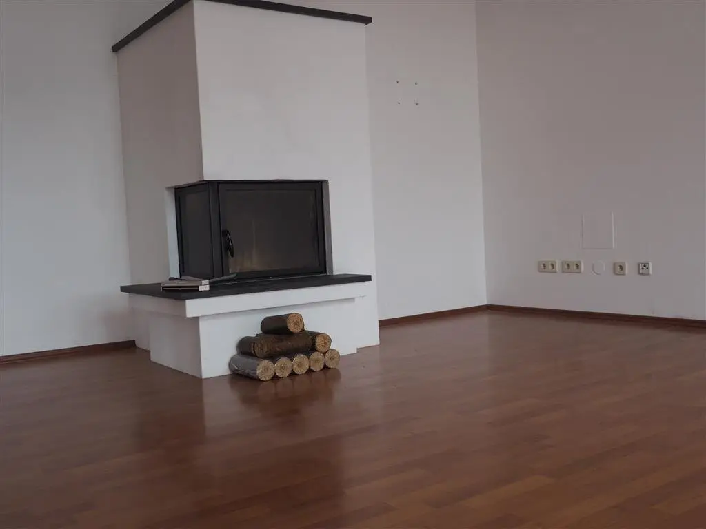 ATTIC APARTMENT WITH TERRACE IN THE CENTRE OF KOTTINGBRUNN