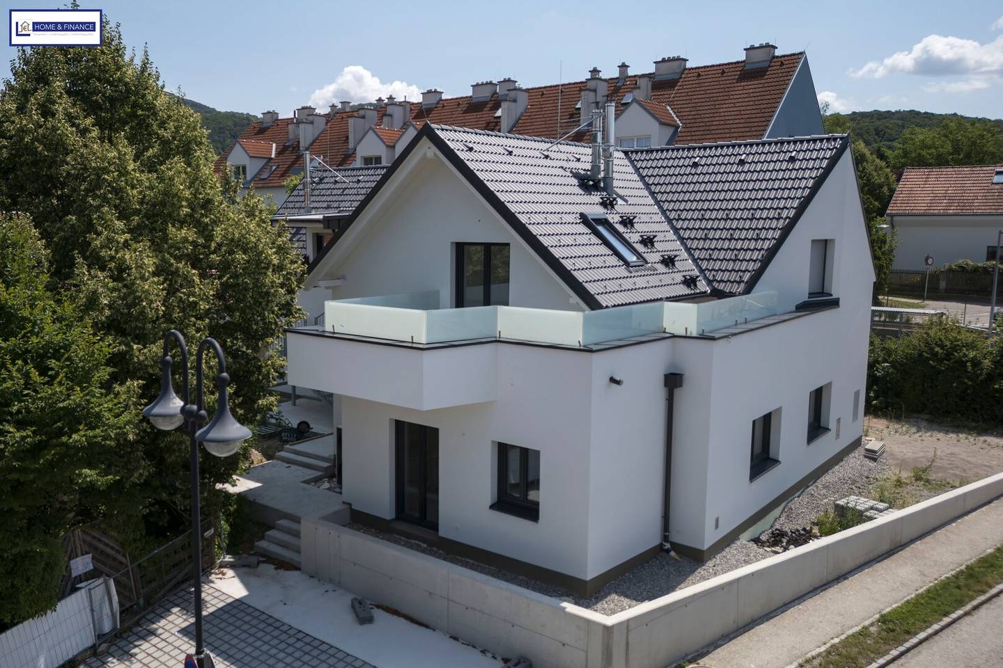 3 Balkone, eine Terrasse und Eigengarten im Erdgeschoss!