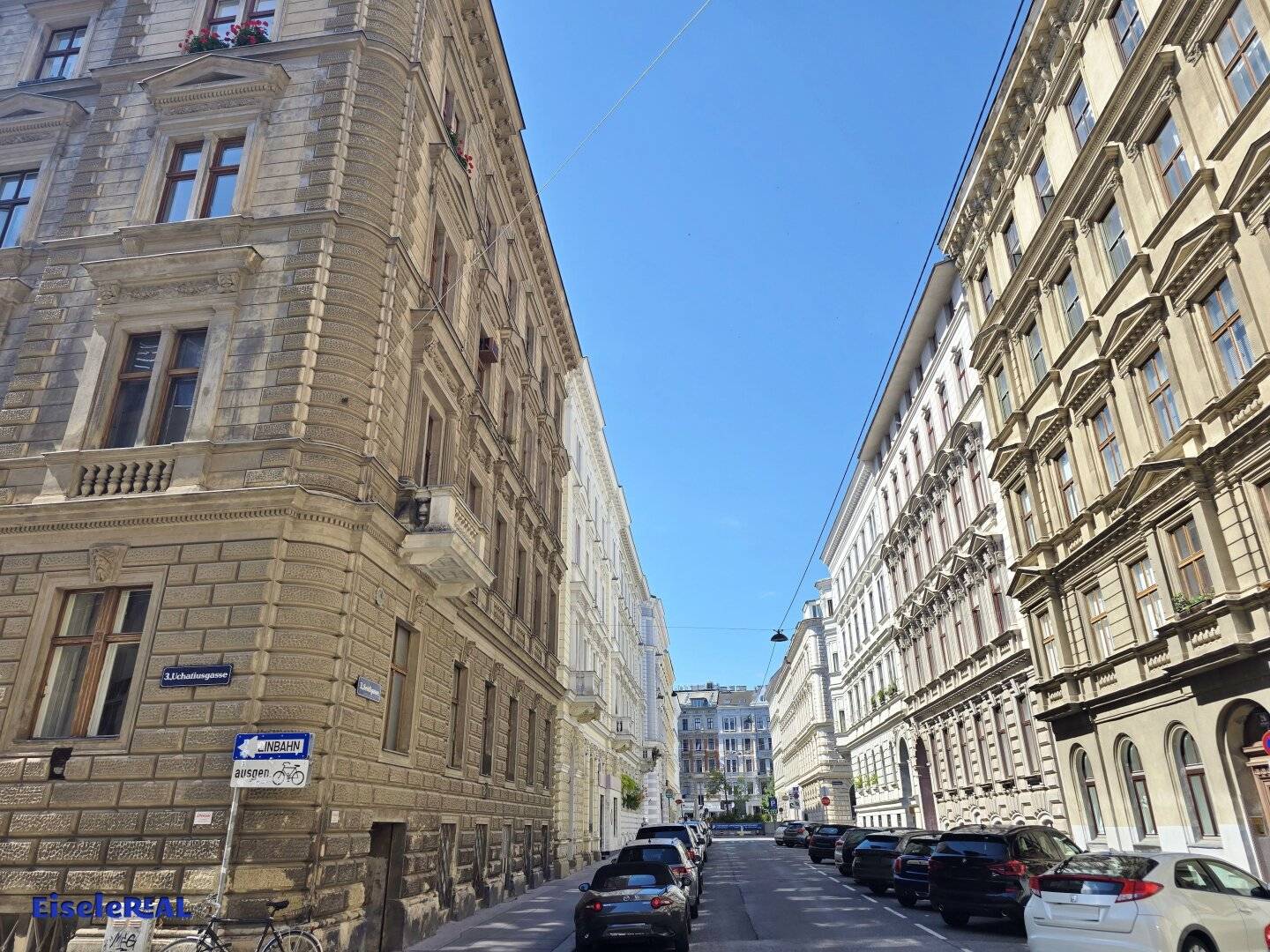 5 rooms beautiful old building apartment with elevator