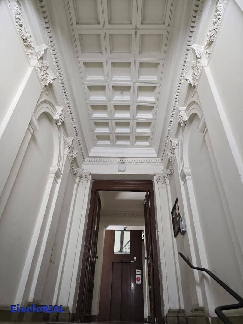 5 rooms beautiful old building apartment with elevator