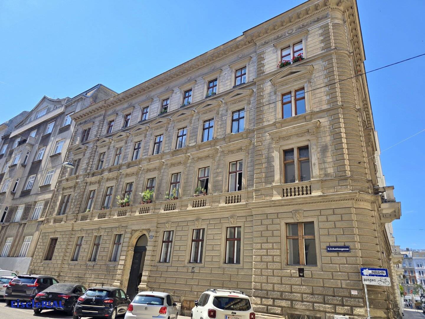 5 rooms beautiful old building apartment with elevator