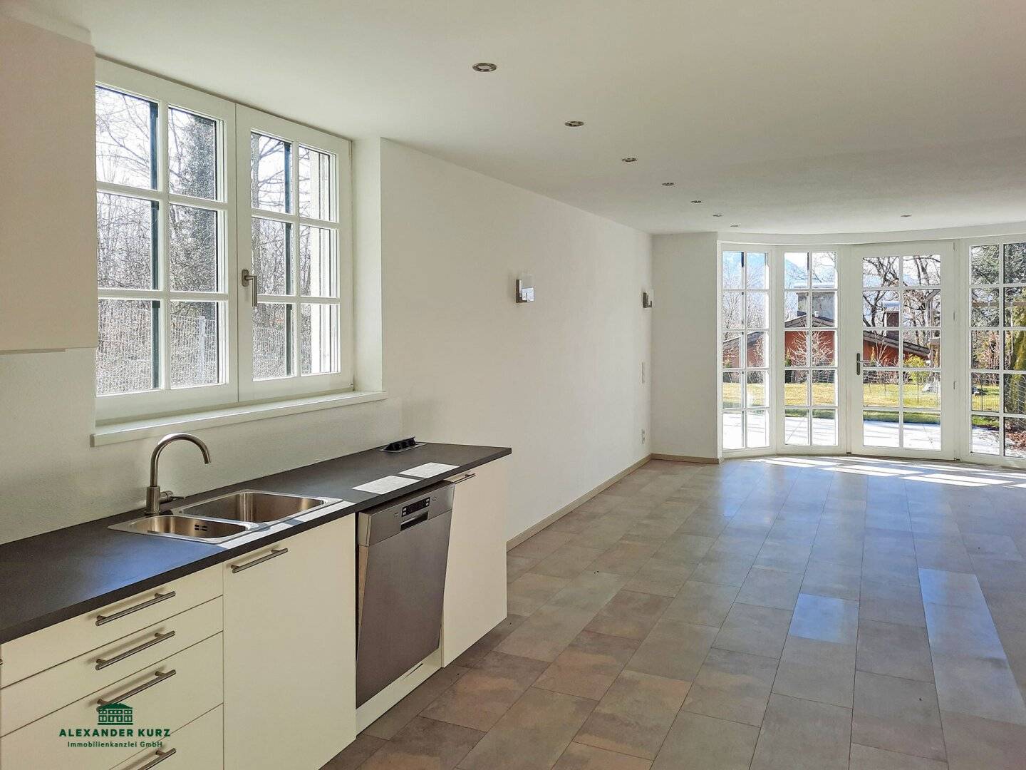 Exclusive Corner Terraced House with Panoramic View