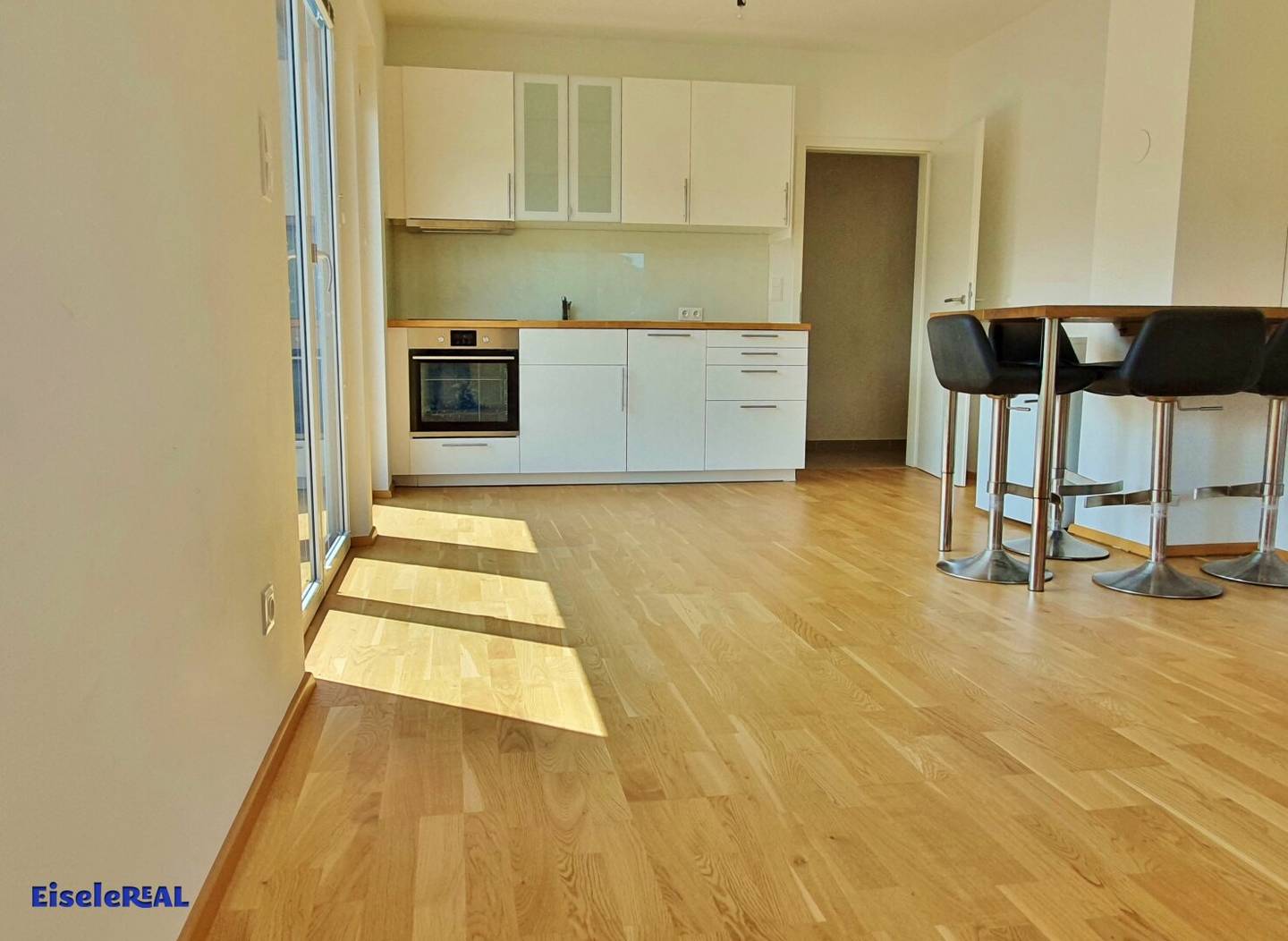 rented 2-room balcony parking