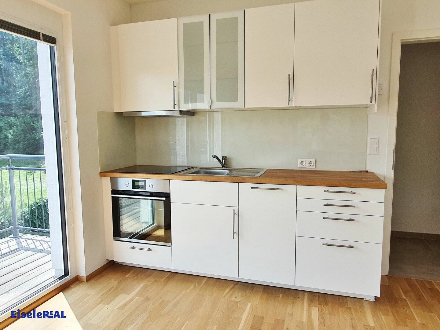 rented 2-room balcony parking