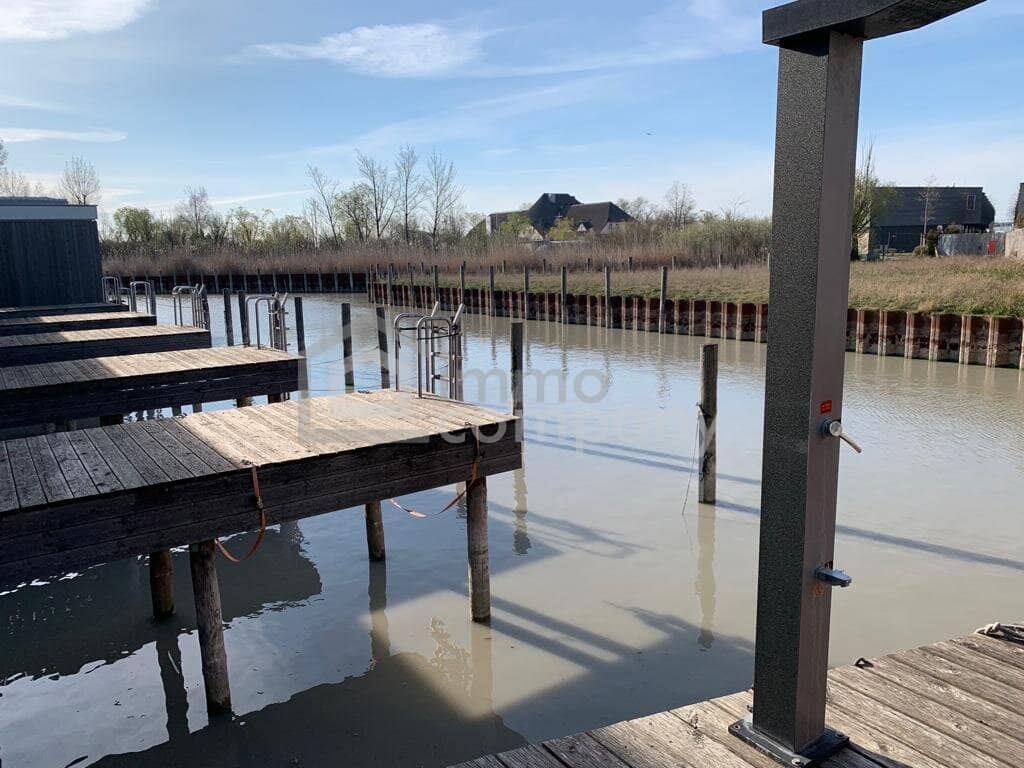 Holiday apartment directly on the lake with a docking space