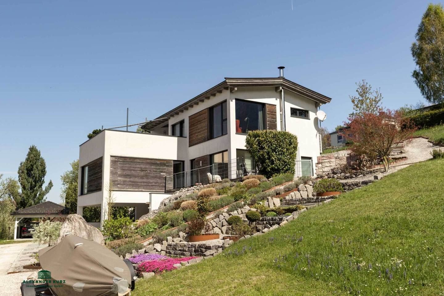Weitblick &amp; Ruhe pur – modernes Wohnhaus in Bestlage über dem Attersee