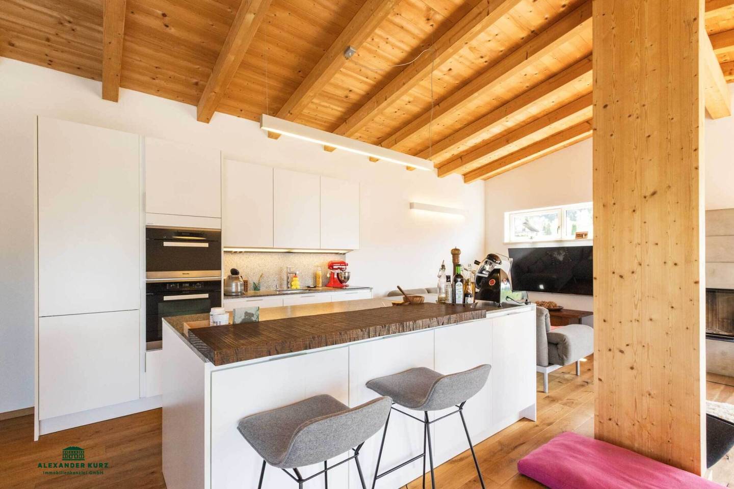 Weitblick &amp; Ruhe pur – modernes Wohnhaus in Bestlage über dem Attersee
