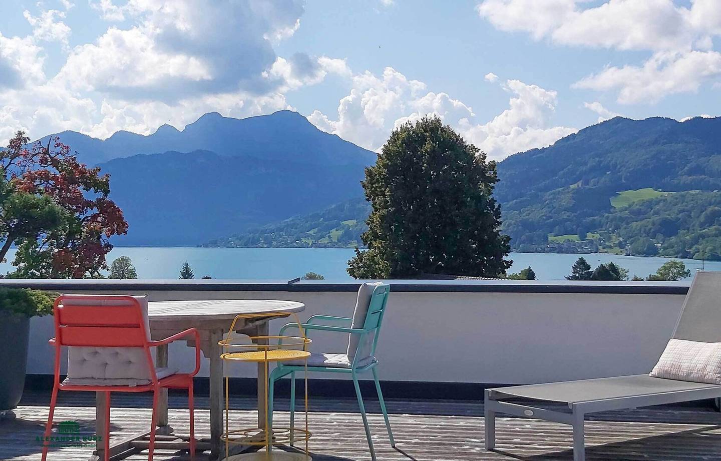 Weitblick &amp; Ruhe pur – modernes Wohnhaus in Bestlage über dem Attersee