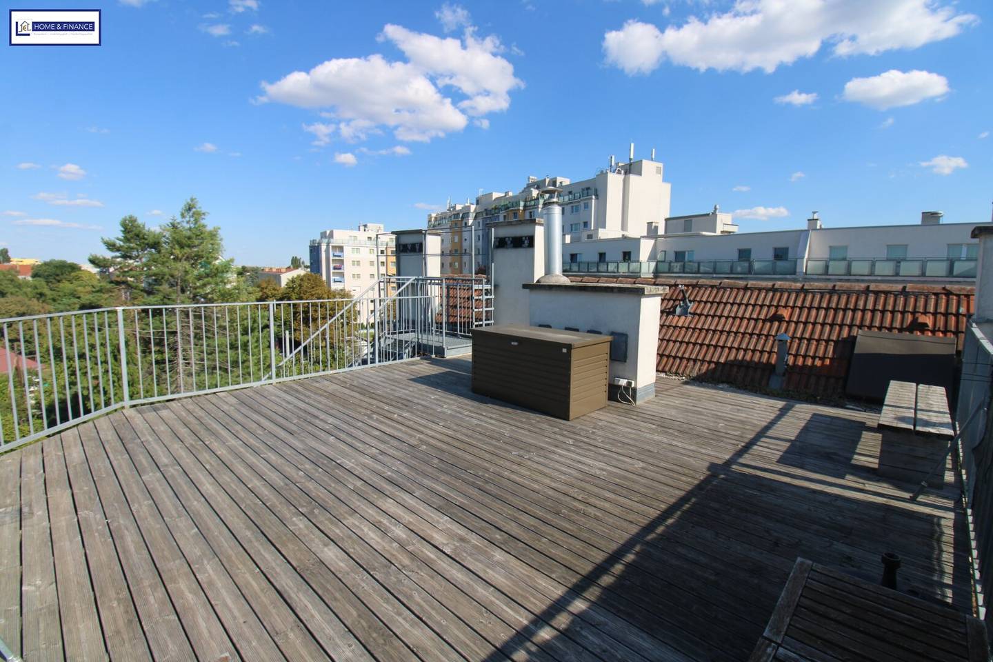 Große Terrasse, 360° Rundumblick, Sonne - alles im Herzen von Floridsdorf!