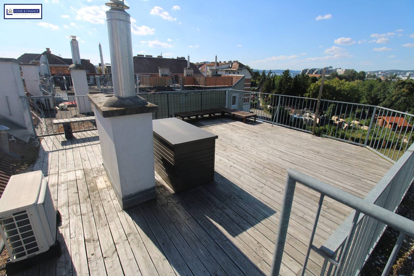 Große Terrasse, 360° Rundumblick, Sonne - alles im Herzen von Floridsdorf!