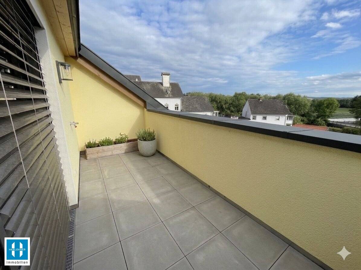 Wohnen mit Flair – 86m²  (98m² Nfl.) Dachgeschosswohnung mit großer Terrasse in Pupping