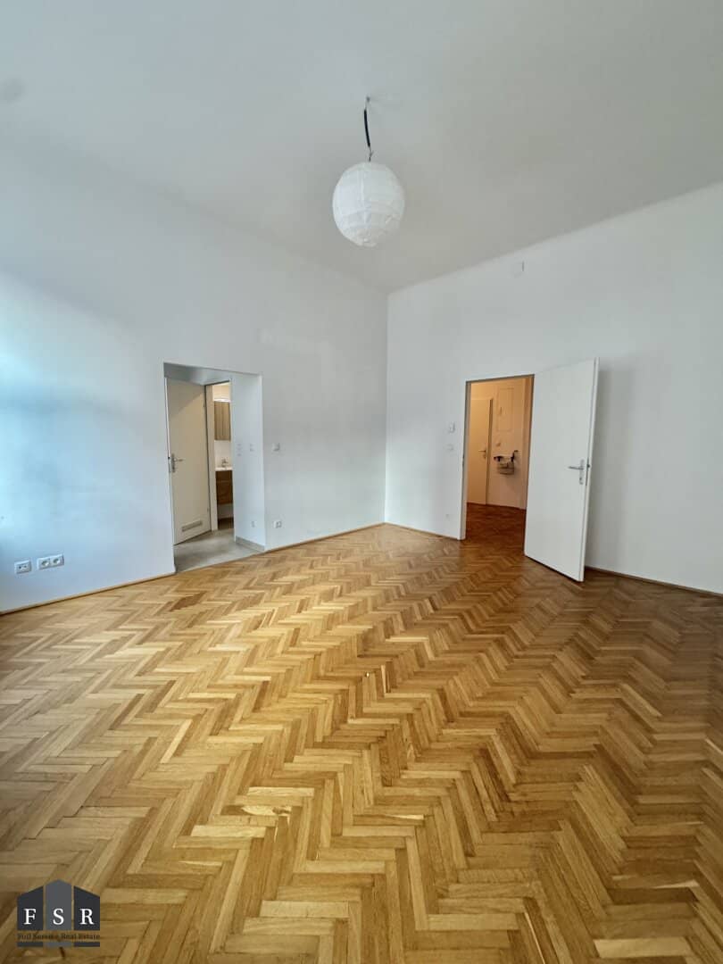 A stone's throw to the Augarten Beautiful bright two room old building apartment on the second floor with lift Magnificent Gründerzeit building