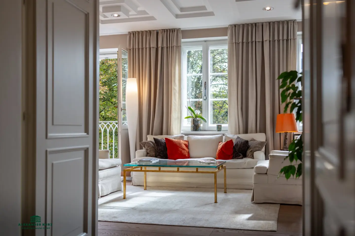 Exclusive historic apartment with fortress view