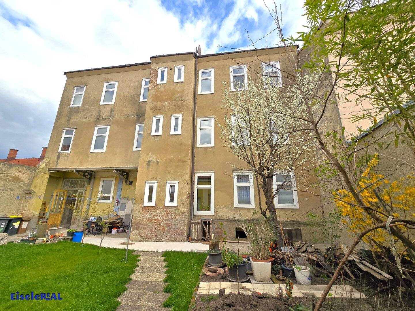 Altbau Zinshaus in Schwechat